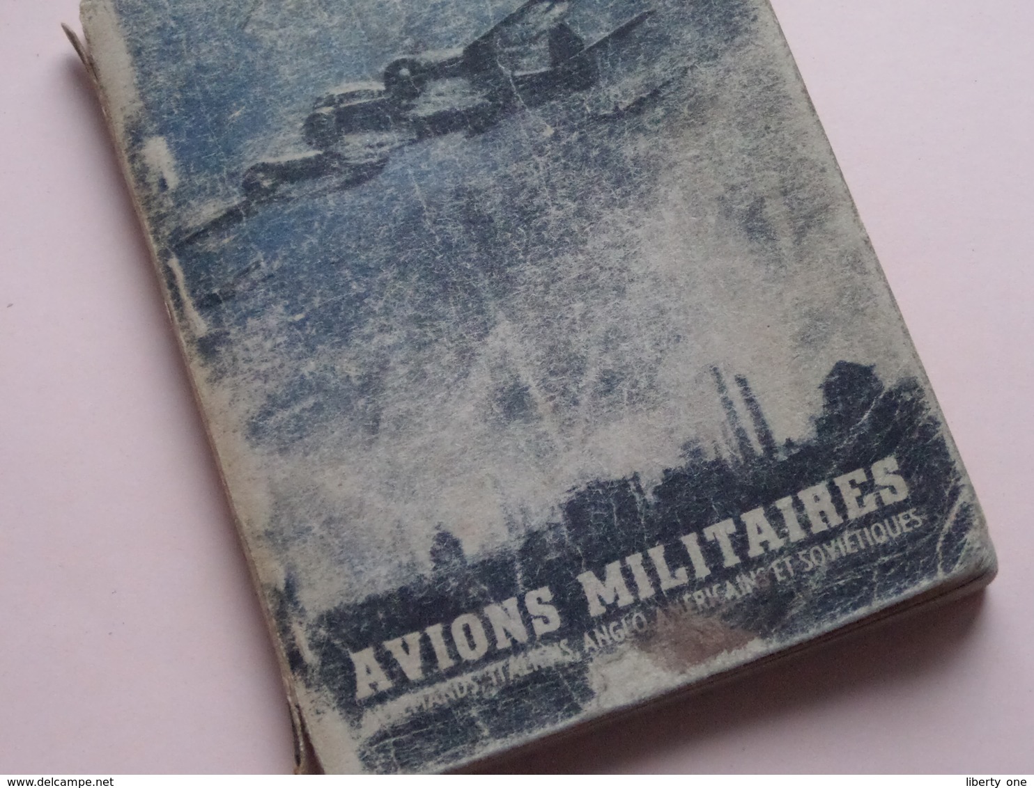 AVIONS MILITAIRES Hélio Offset S.A.R. / P.A. N° 020472 ( Formaat +/- 13,5 X 10 Cm - 160 Pag.) Zie Foto's ! - Autres & Non Classés