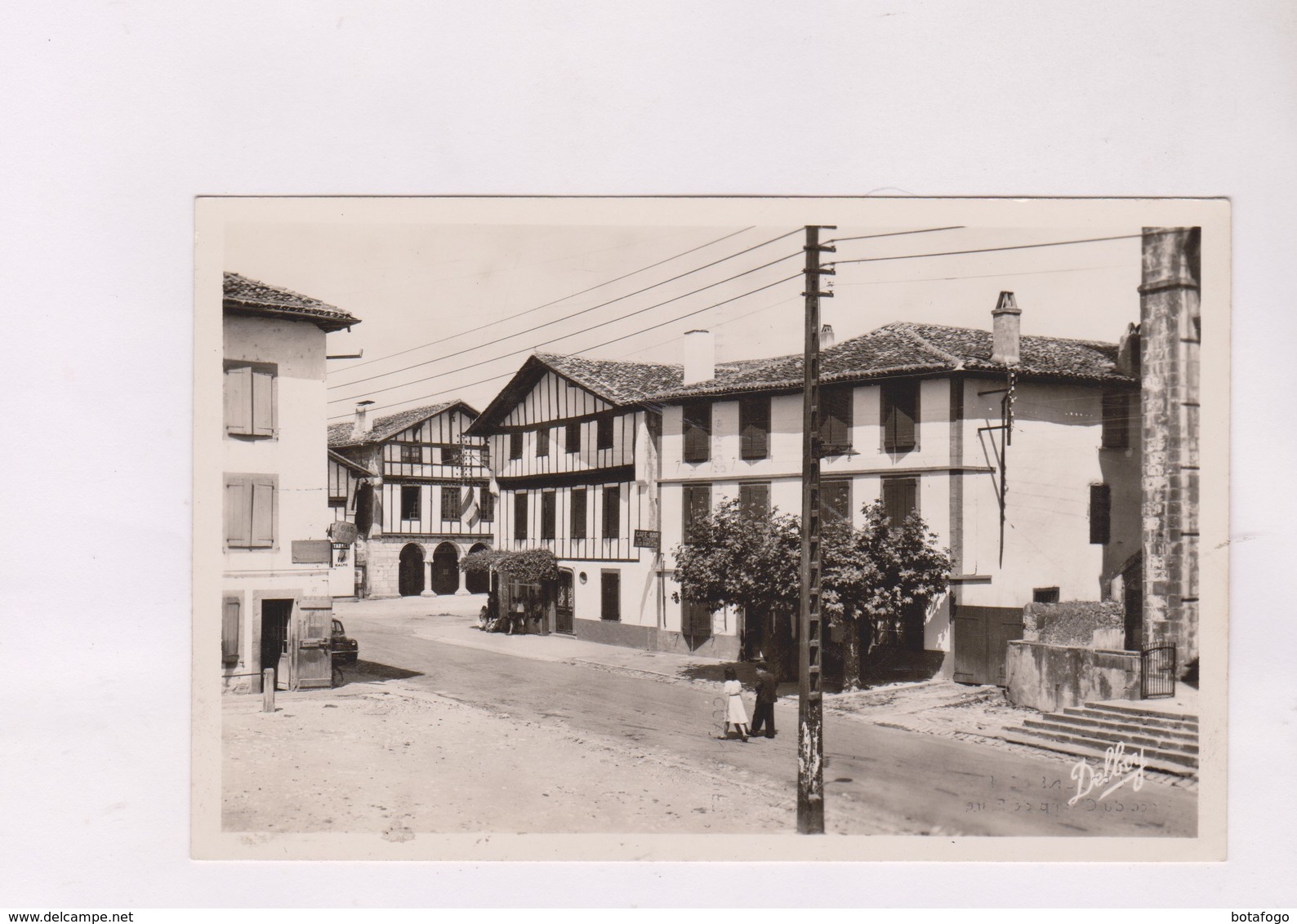 CPA PHOTO DPT 64 URRUGNE, PLACE DU CHAMP DE FOIRE - Urrugne