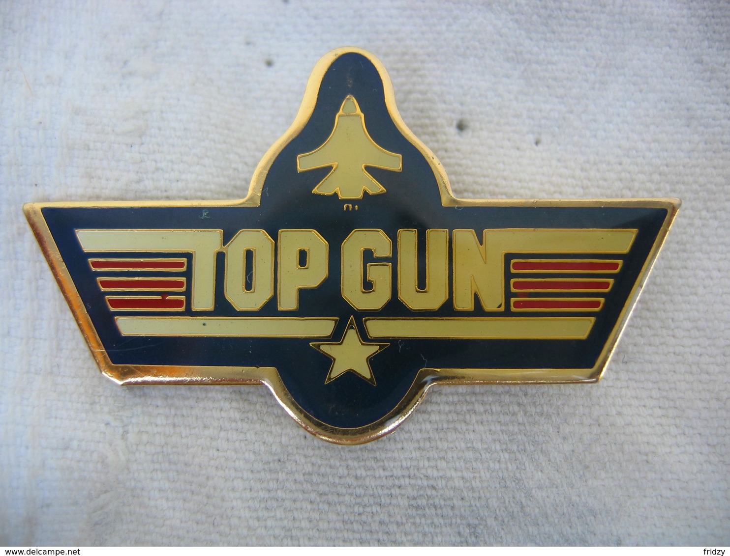 Pin's à 2 Attaches Du Film Américain TOP GUN Avec Tom Cruise · Kelly McGillis, Val Kilmer, Anthony Edwards, Tom Skerrit - Films