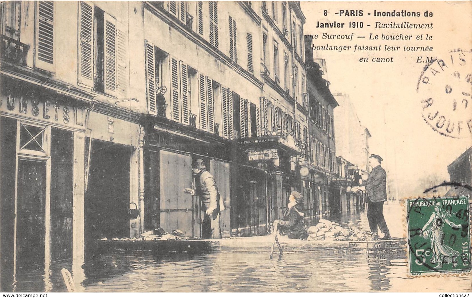 75-PARIS-INONDATIONS- RAVITAILLEMENT RUE SURCOUF LE BOUCHER ET LE BOULANGER FAISANT LEUR TOURNEE EN CANOT - De Overstroming Van 1910