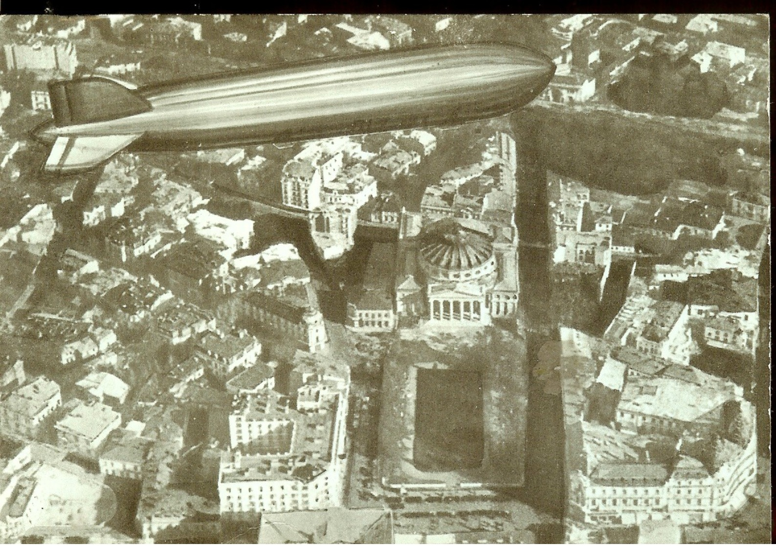 Postcard, Romania, Zeppelin LZ - 127, Flying Over Bucuresti  At 16 Oct 1929, Unused - Zeppeline