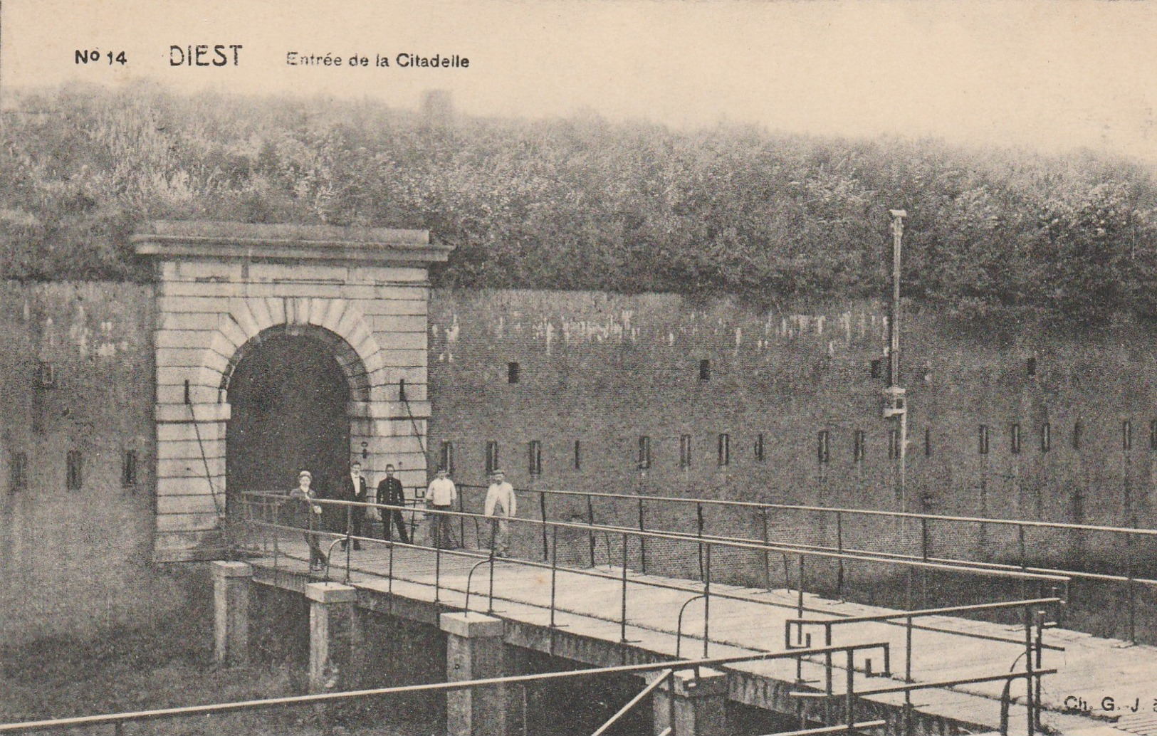 Diest ,Entrée De La Citadelle , N° 14 ,( Caserne ,militaire ,) - Diest