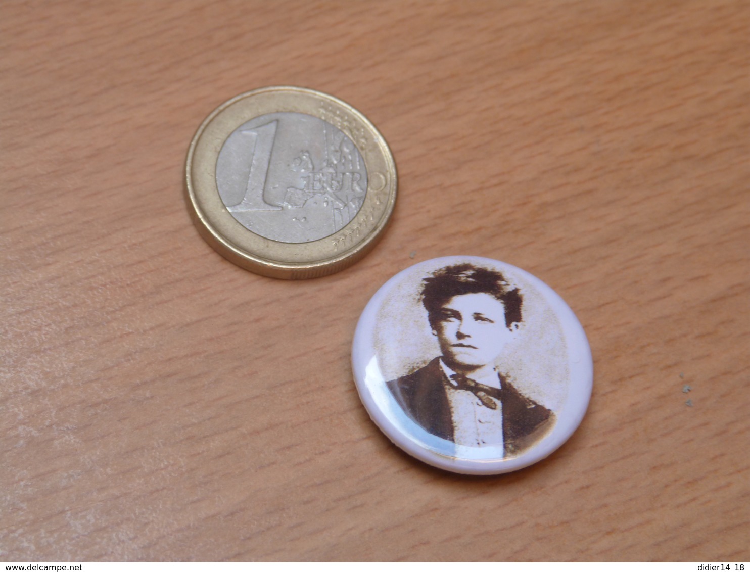 BADGE METAL . ARTHUR RIMBAUD.  ARDENNES - Autres & Non Classés