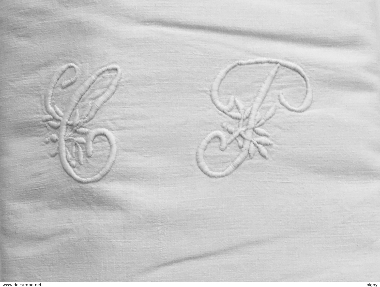 Très Joli Drap Ancien Brodé " Monogramme C P "  Hauteur Des Lettres 8 Cm  Dimensions : 340 X 200 - Bed Sheets