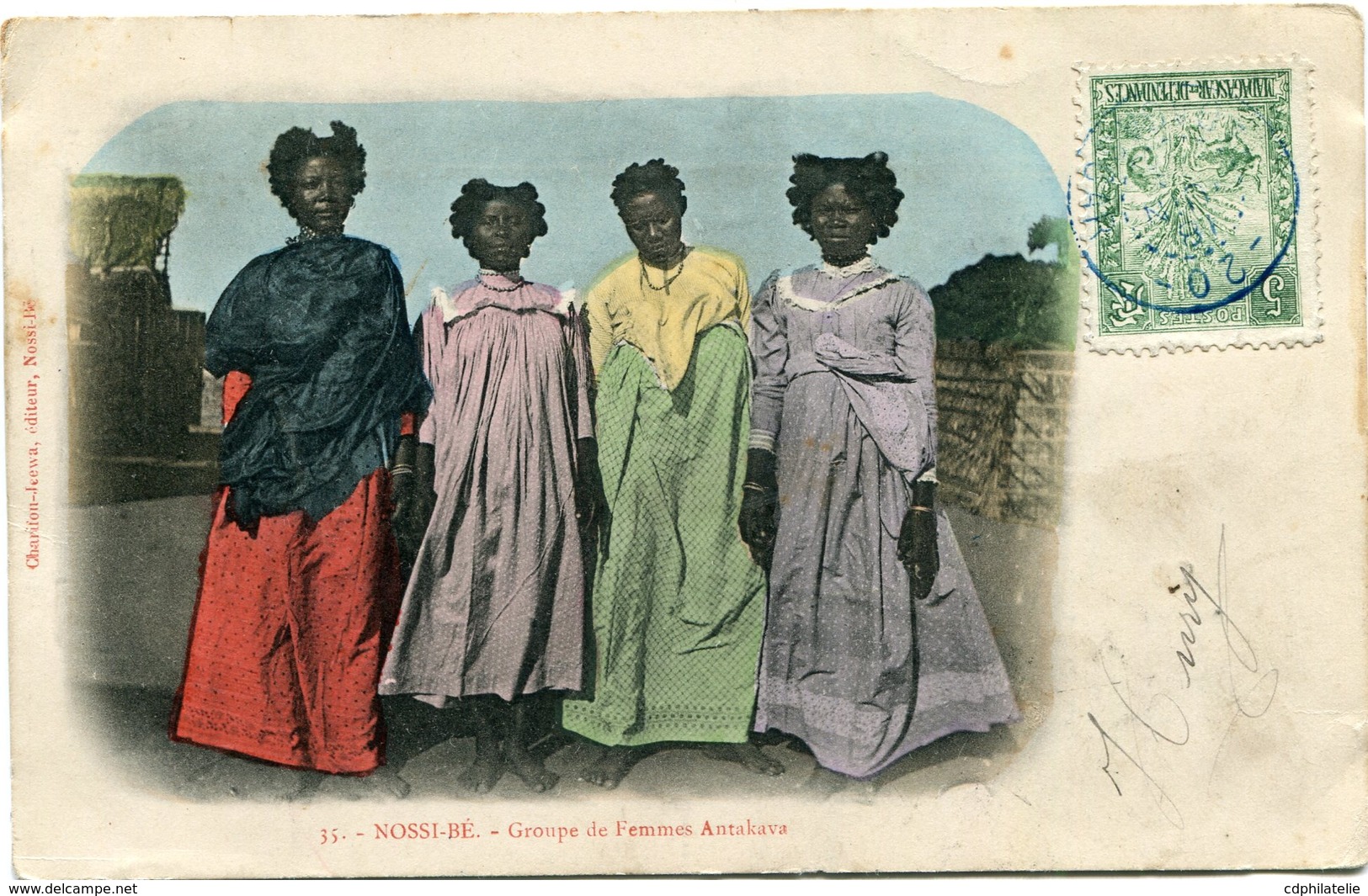 MADAGASCAR CARTE POSTALE DE NOSSI-BE GROUPE DE FEMMES ANTAKAVA DEPART -20- 18 JUIN 06 MADAGASCAR POUR LE TONKIN - Briefe U. Dokumente