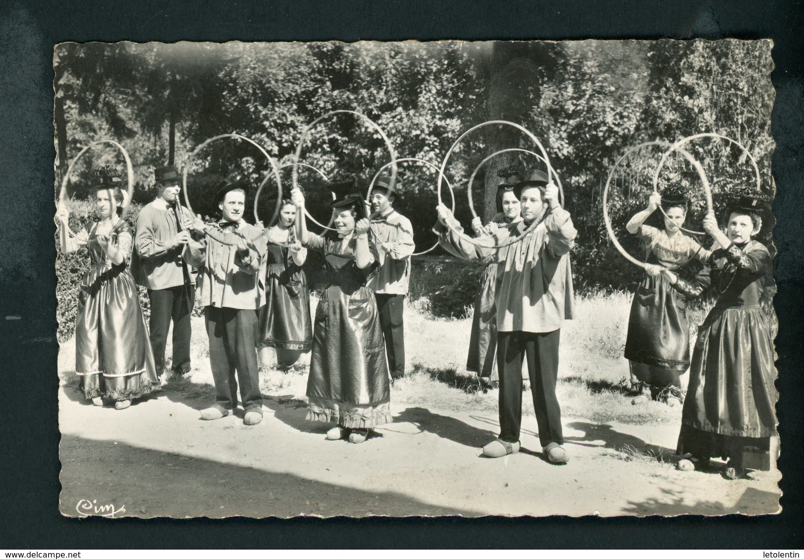 CPSM:  71 - VIRÉ-EN-MACONNAIS - LA DANSE DU CERCLE - Autres & Non Classés