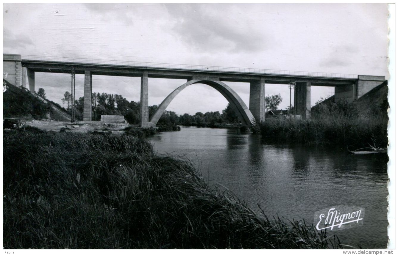 N°63223 -cpsm Dreux -le Viaduc De Chemin De Fer Sur L'Eure- - Ouvrages D'Art