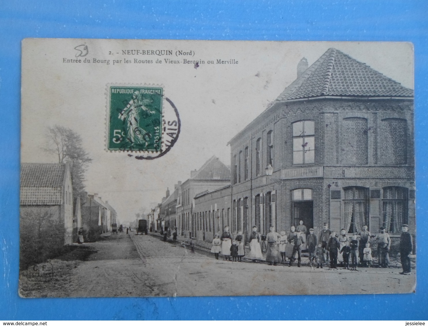 Carte Postale Neuf Berquin Entrée Du Bourg Par Les Routes De Vieux Berquin Ou Merville Maréchal Ferrant - Artisanat