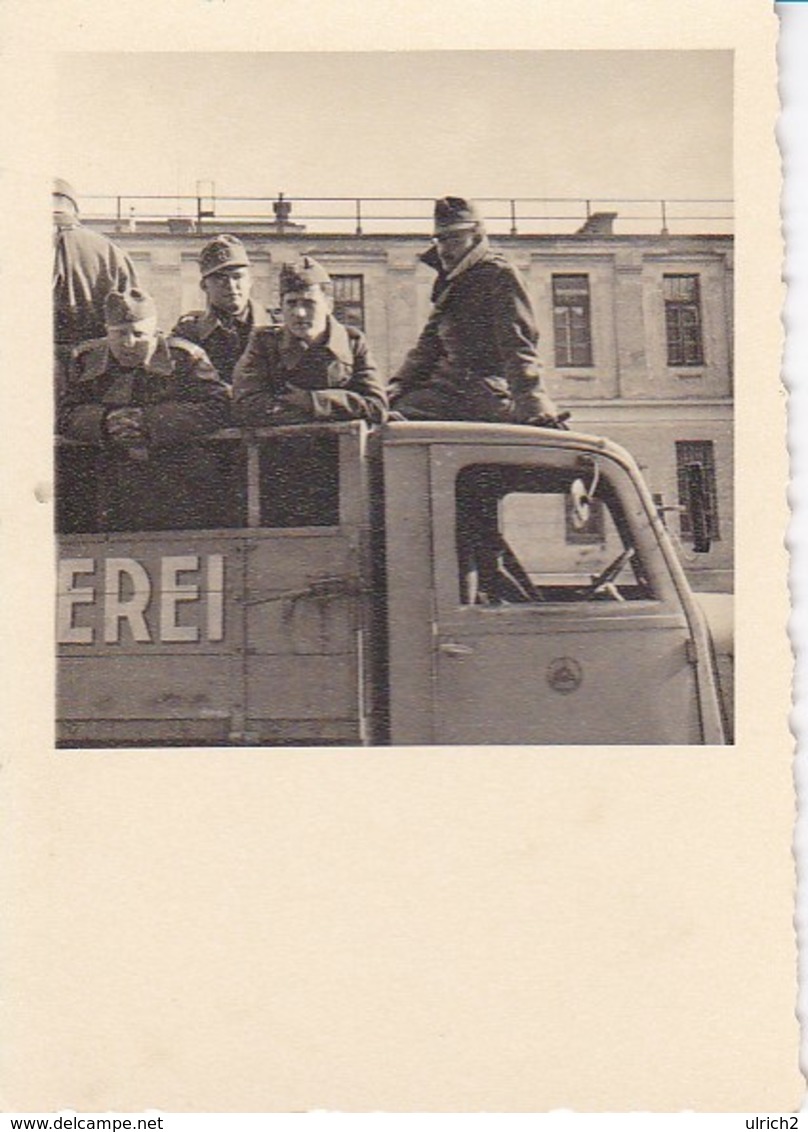 Foto Deutsche Soldaten Auf LKW - 2. WK - 6*6cm (35605) - Krieg, Militär