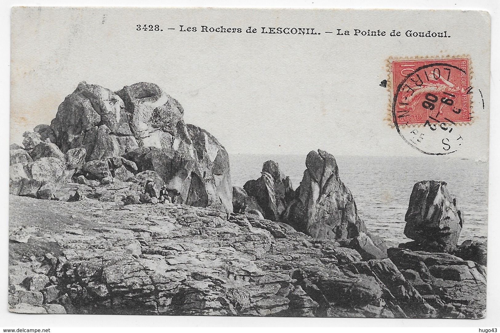 (RECTO / VERSO) LESCONIL EN 1906 - N° 3428 - LES ROCHERS - LA POINTE DE GOUDOUL AVEC PERSONNAGES - CPA VOYAGEE - Plobannalec-Lesconil