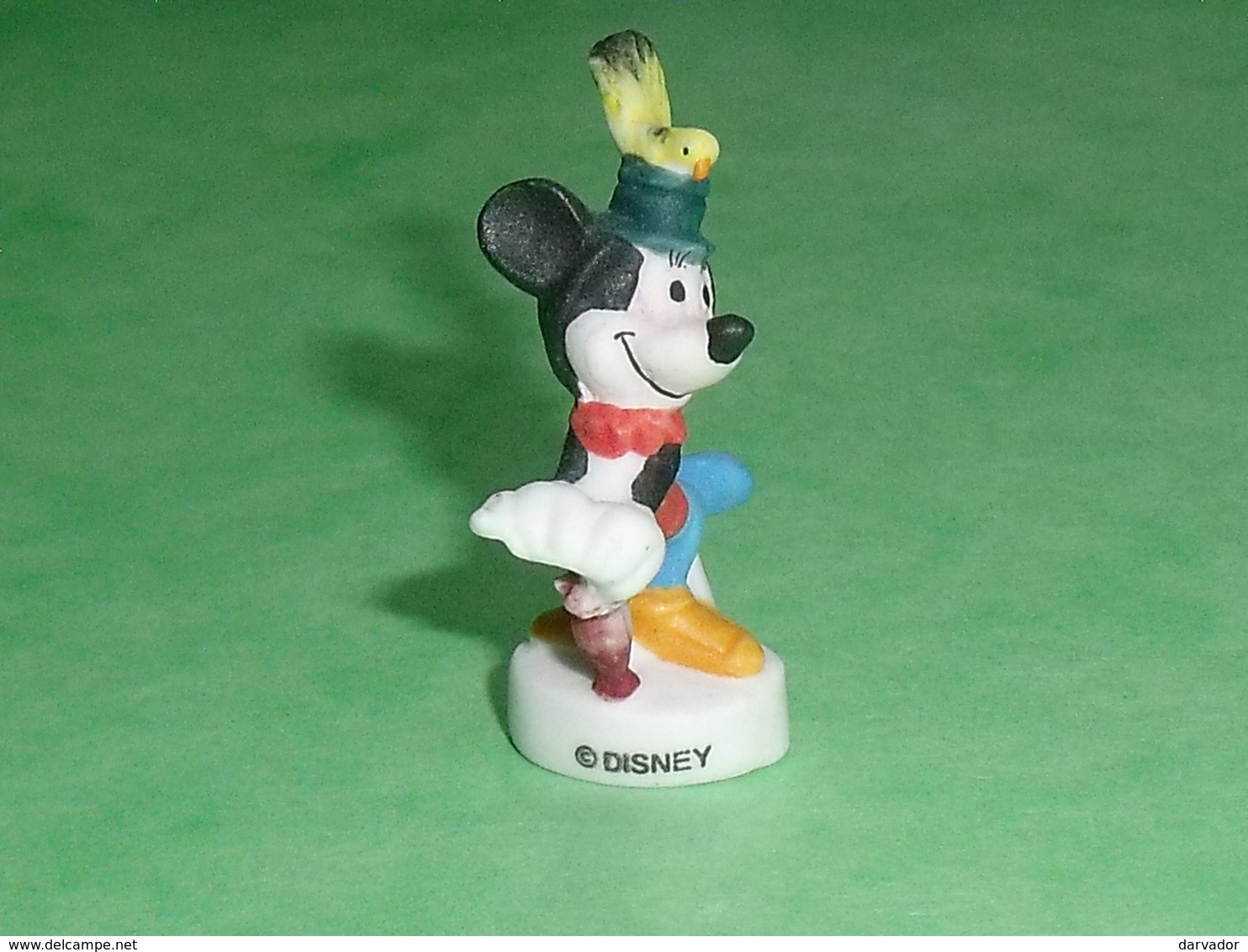 Fèves / Disney : Mickey  " Mat "    T126 - Disney