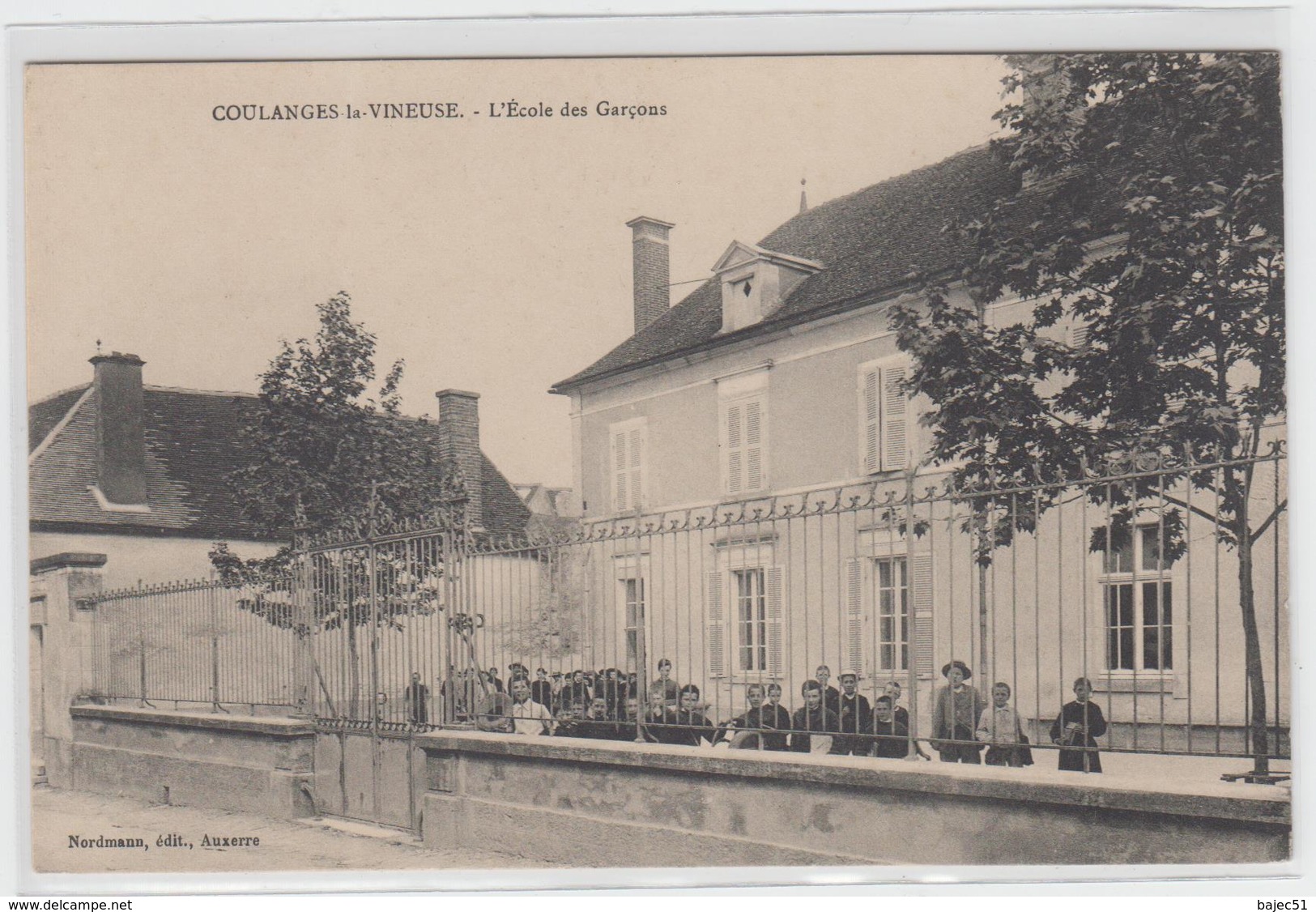 1 Cpa Coulanges La Vineuse "L'école Des Garçons" - Coulanges La Vineuse