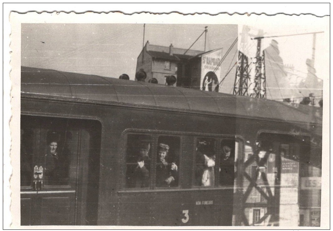 4 Photos à Identifier, On Voit Le Sacré Coeur Au Loin, Donc Sans Doute Ligne St Lazare Versailles Près Paris - Trenes