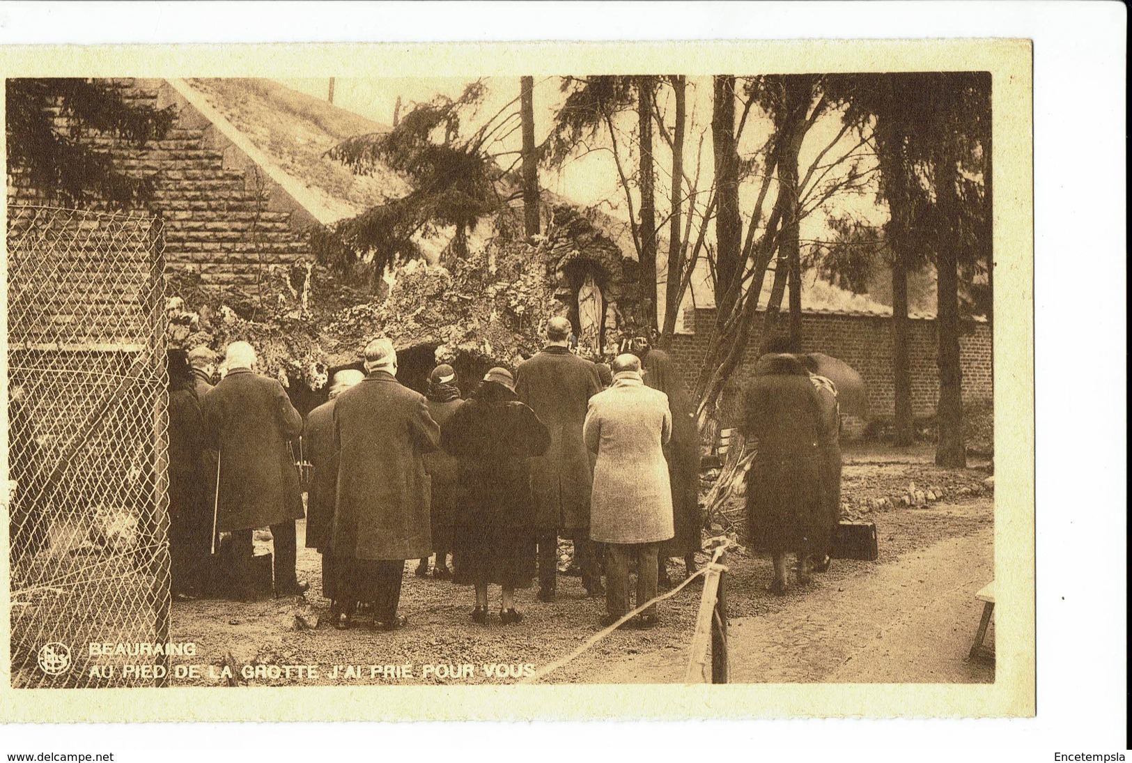 CPA - Carte Postale -Belgique - Beauraing-- Au Pied De La Grotte - S1065 - Beauraing