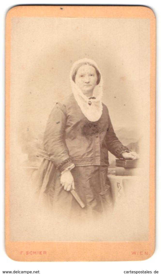 Fotografie F. Schier, Wien, Portrait Frau Mit Traditioneller Haube - Persone Anonimi