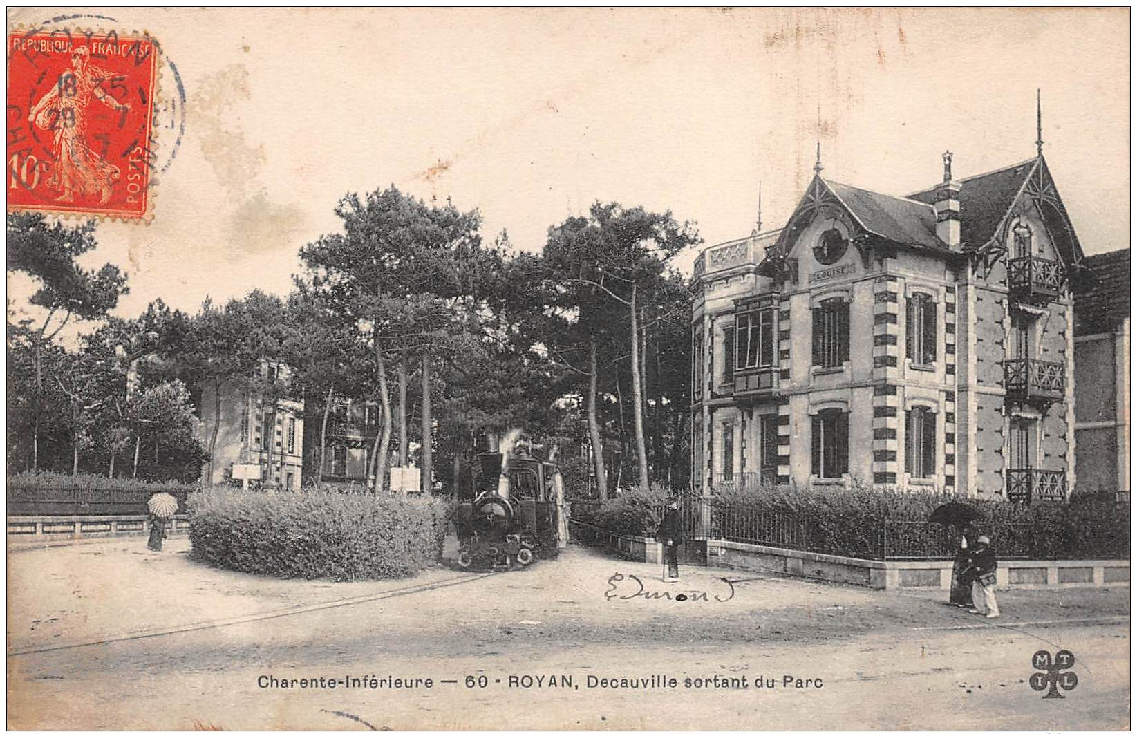 CPA, Royan 17200 En Charente-Maritime Le Train Decauville Sortant Du Parc - Royan