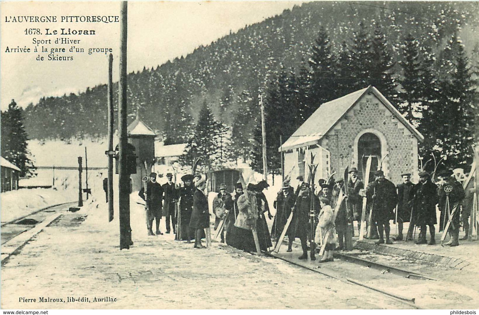 CANTAL  LE LIORAN CONCOURS INTERNATIONAL  DE SKI  Arrivée A La Gare D'un Groupe De Skieurs - Autres & Non Classés