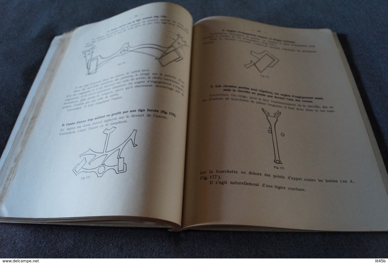 Ancien ouvrage originale Cours d'échapements écoles Suisse d'Horlogerie 1954,126 P.+ planches,27/21 Cm.