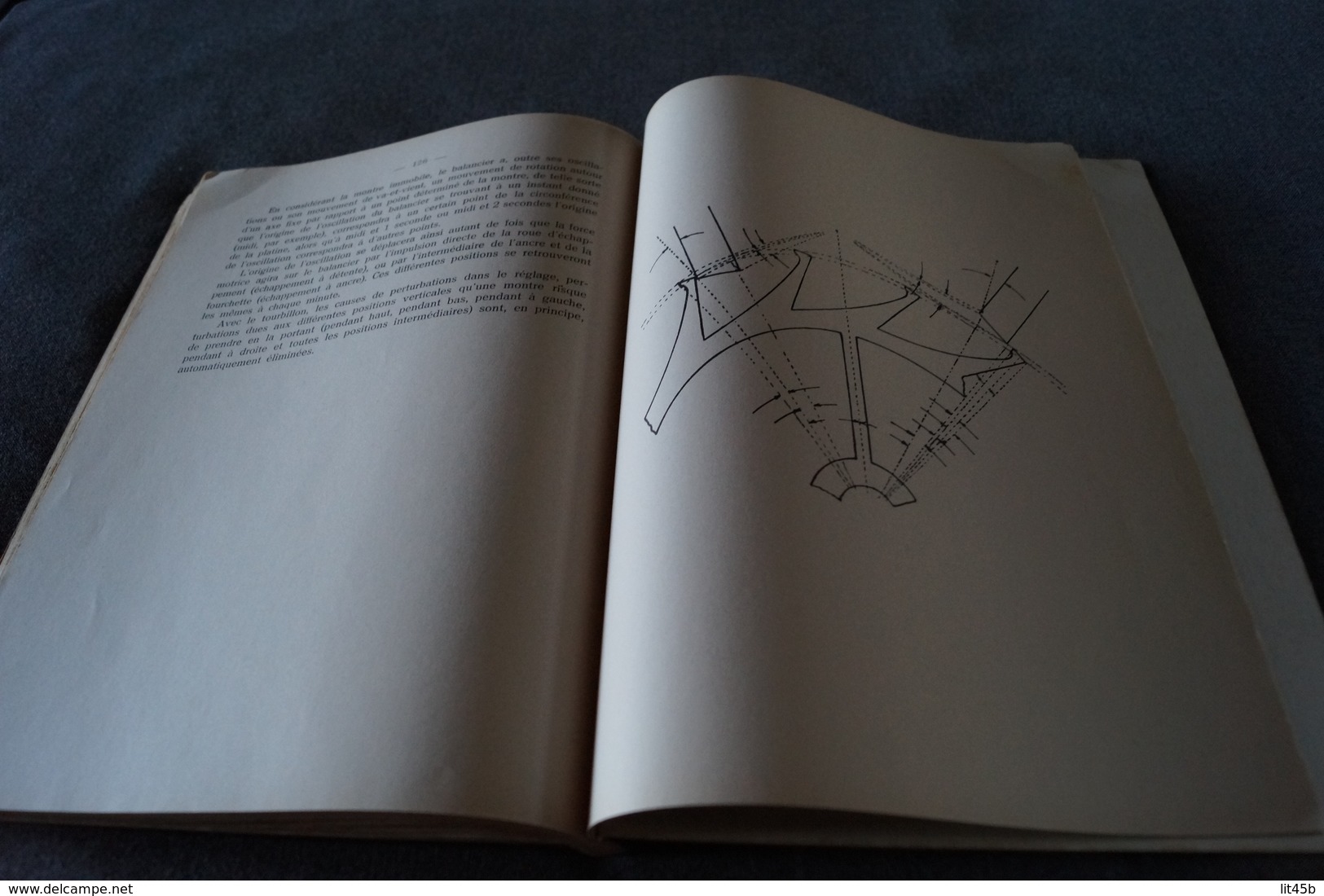 Ancien ouvrage originale Cours d'échapements écoles Suisse d'Horlogerie 1954,126 P.+ planches,27/21 Cm.
