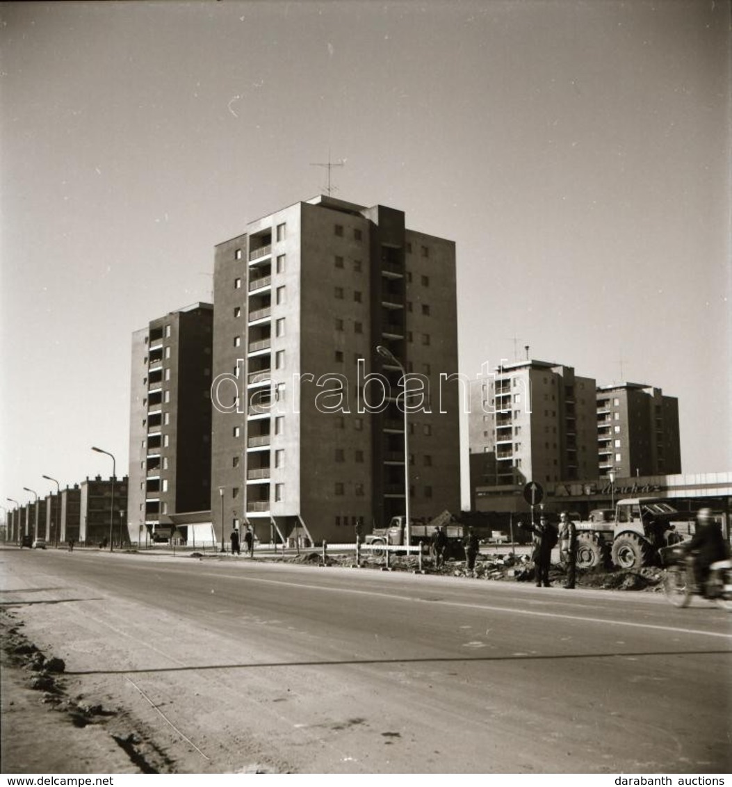 1968 Kecskemét, Lenin Városrész, 12 Db Szabadon Felhasználható, Vintage Negatív, 6x6 Cm - Otros & Sin Clasificación