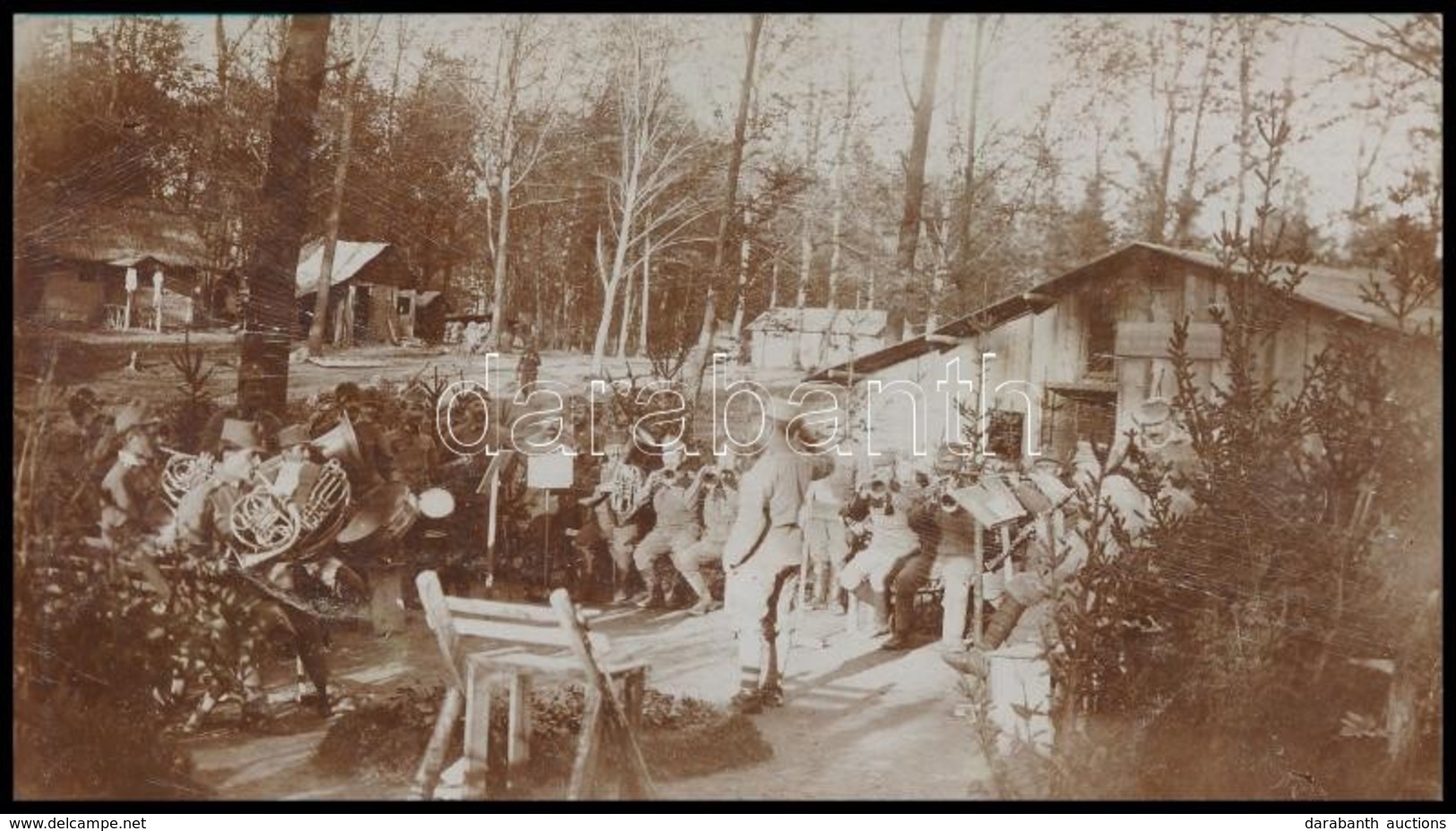 1916 Térzene A Galiciai Fronton 1916 Májusában. Hátoldalt Feliratozott Fotó 14x8 Cm - Autres & Non Classés