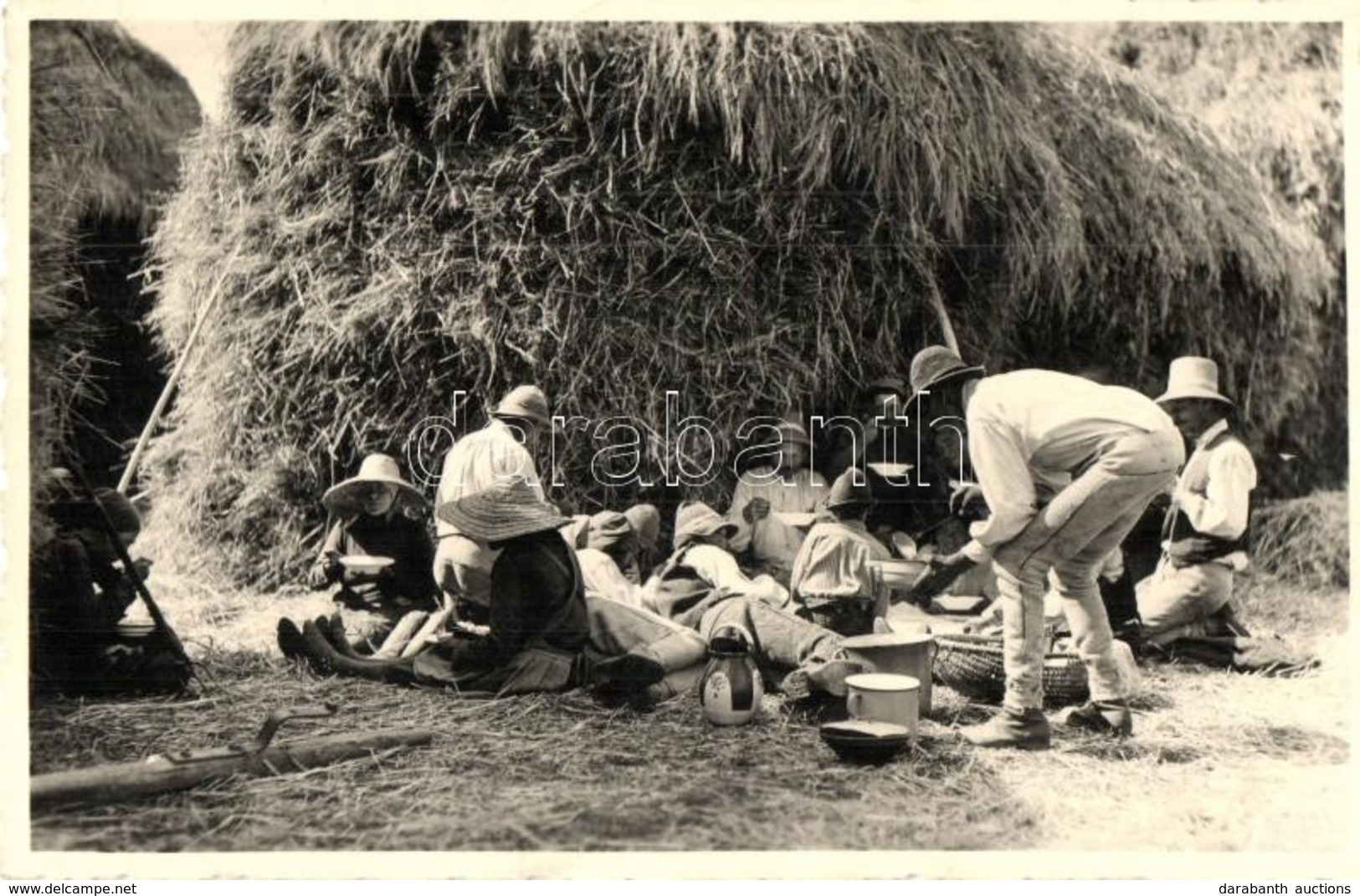 T2 Csíkszereda, Miercurea Ciuc; Aratók Ebédelés Közben / Harvesters During Lunch. Z. L. Aladics Photo + 1940 Csíkszereda - Ohne Zuordnung