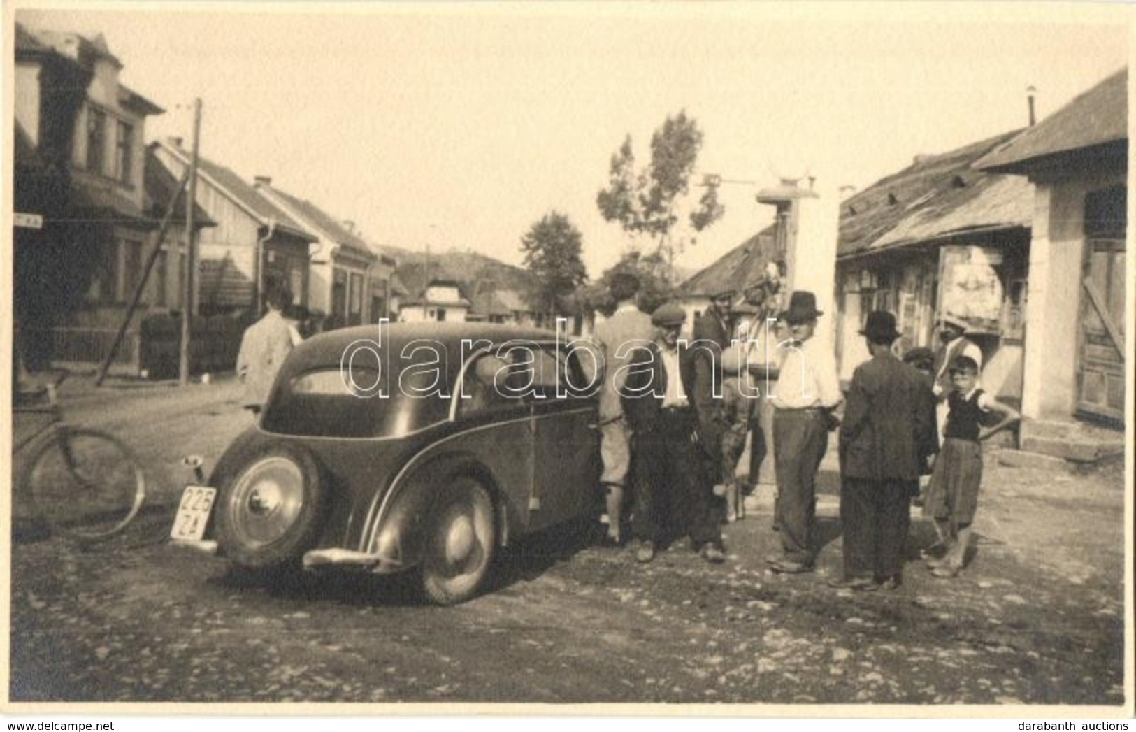 * T1/T2 1939 Taracköz, Teresva; Utcakép, Automobil és Benzinkút / Street View, Automobile, Gas Station. Photo - Sin Clasificación