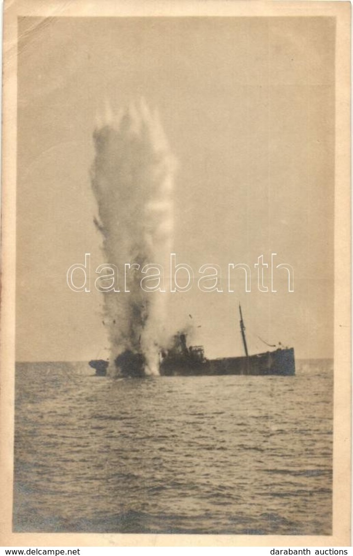 T2/T3 Torpedó Találatot Kapott Hajó / Torpedo Exploded A Small Ship, Photo (EK) - Unclassified