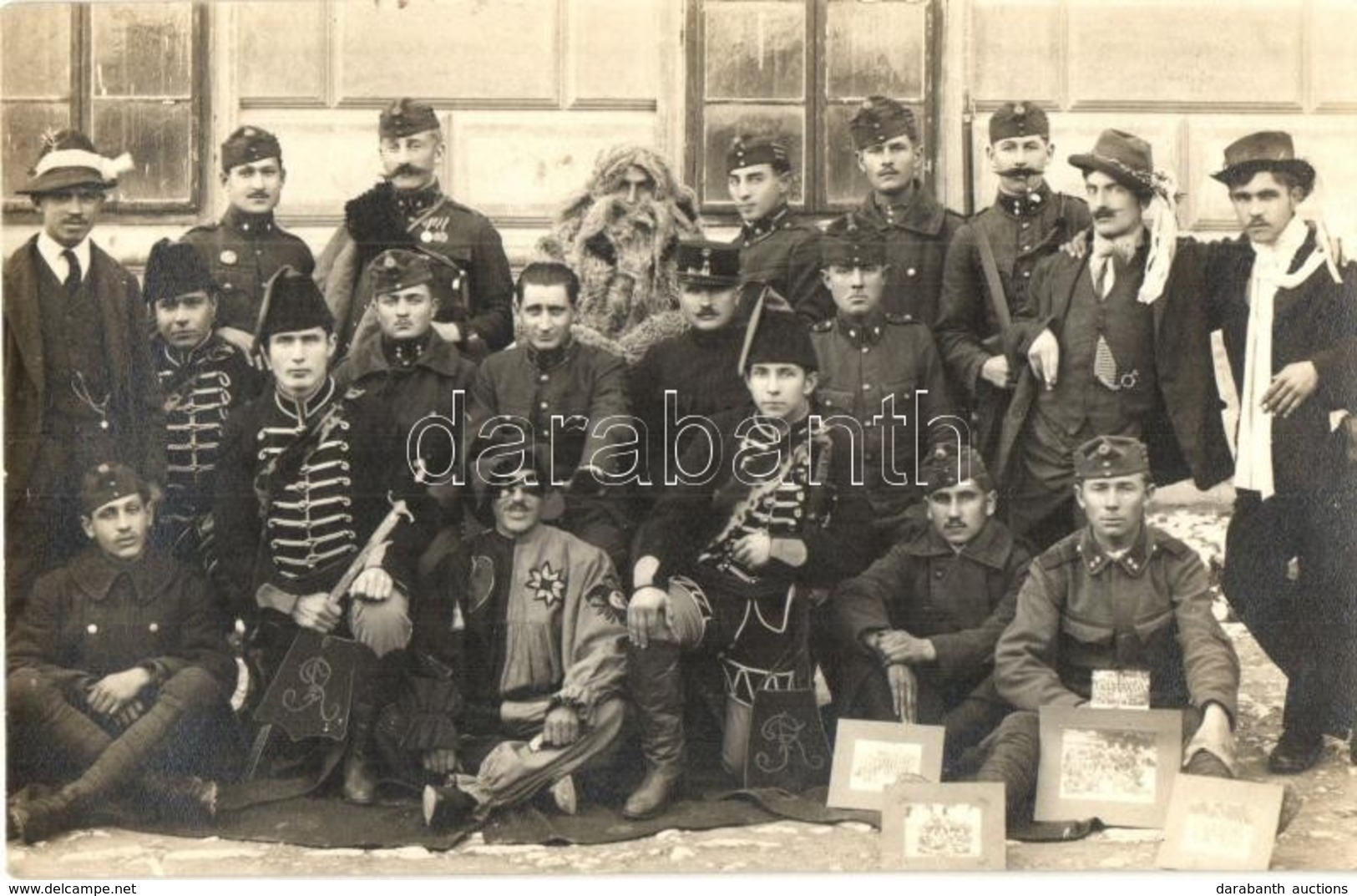 * T2 Osztrák-magyar Katonák Jelmezes Csoportképe Pécsett, Hátoldalon Nevek / WWI Austro-Hungarian K.u.K. Military Group  - Ohne Zuordnung
