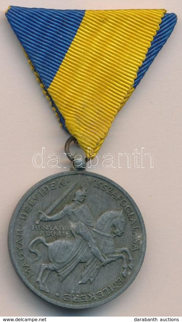 1941. 'Délvidéki Emlékérem' Cink Emlékérem Mellszalaggal. Szign.: BERÁN L. T:2
Hungary 1941. 'Commemorative Medal For Th - Autres & Non Classés