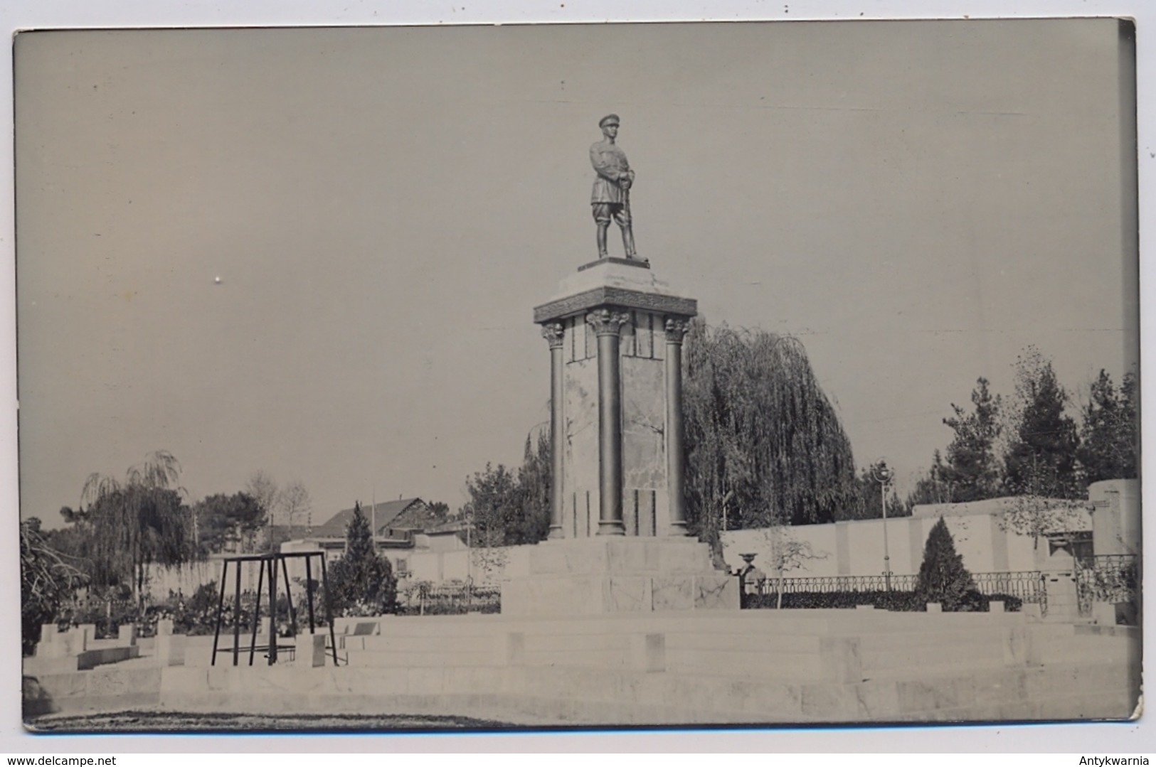 Téhéran TEHRAN  Baharestan Square Place Baharestan, Monument  About 1940y. Photo        E317 - Irán