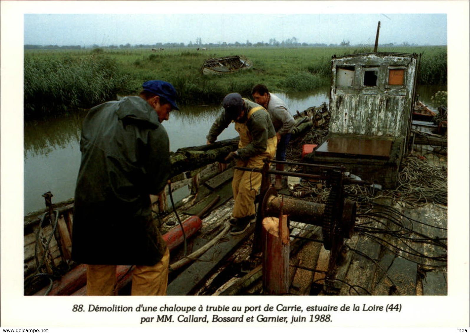 44 - Démolition D'une Chaloupe Au Port De Carrie - Estuaire De La Loire - 1988 - Carte Moderne - Autres & Non Classés