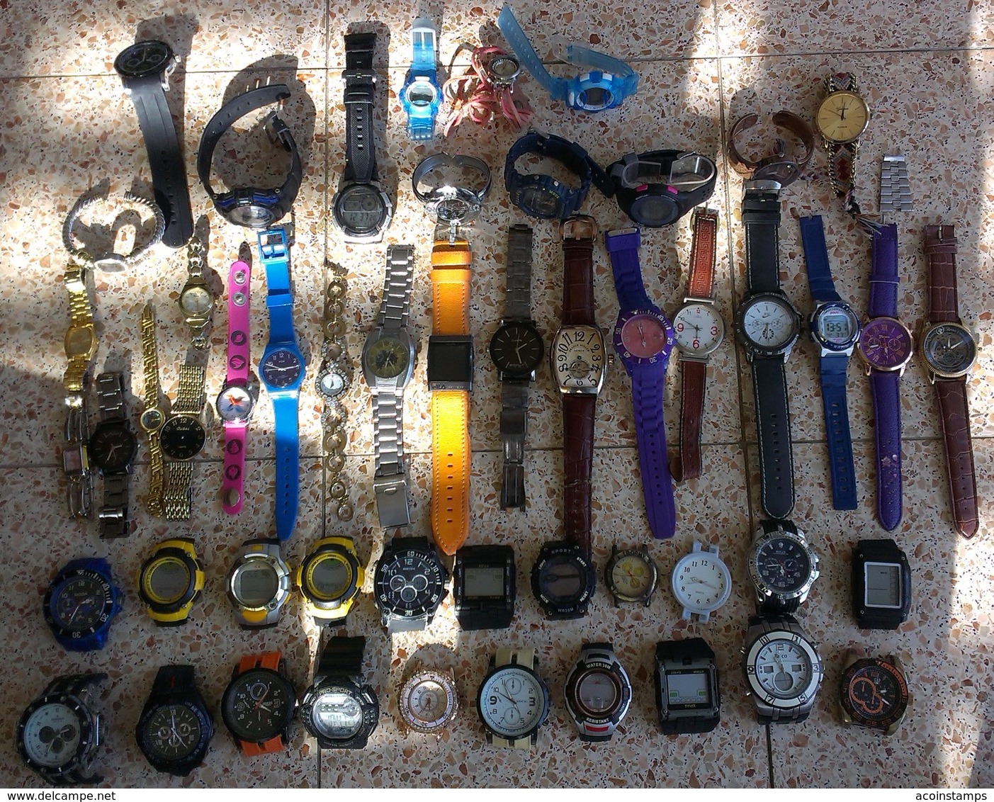 Big LOT OF CLOCKS WRIST WATCHES - Montres Anciennes