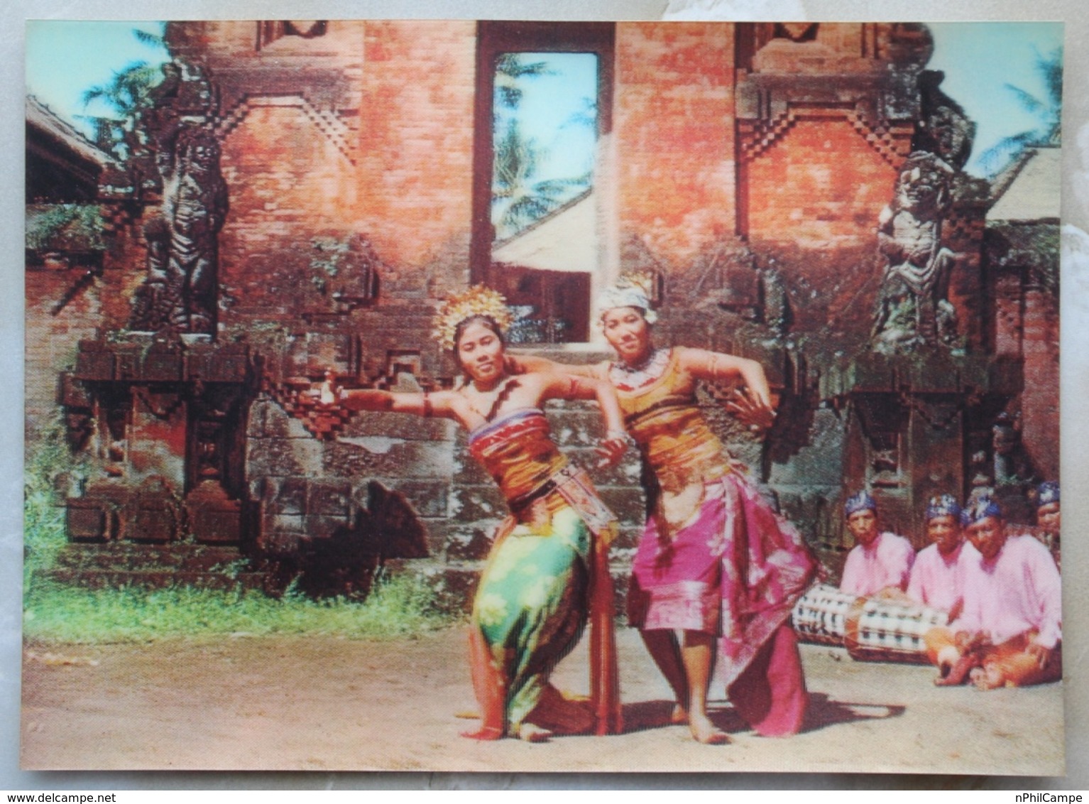 #9-INDONESIA POSTCARD 1970s 3D CARD(TOP STEREO), THE PENDET DANCE, BALI - Indonesia