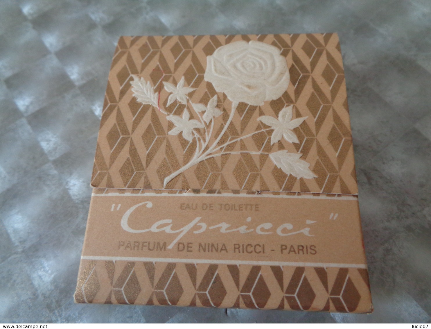 A. IMMEDIAT RARE  5 Pochettes Parfumées à L'eau De Toilette CAPRICCI De Nina RICCI - Accessoires