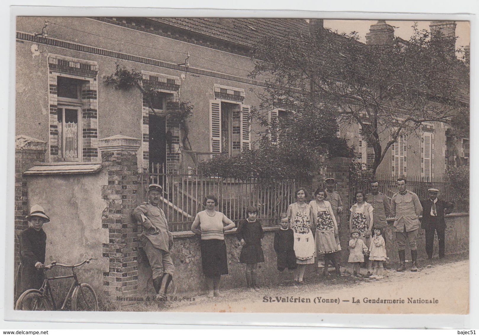 1 Cpa Saint Valérien "La Gendarmerie Nationale" - Saint Valerien