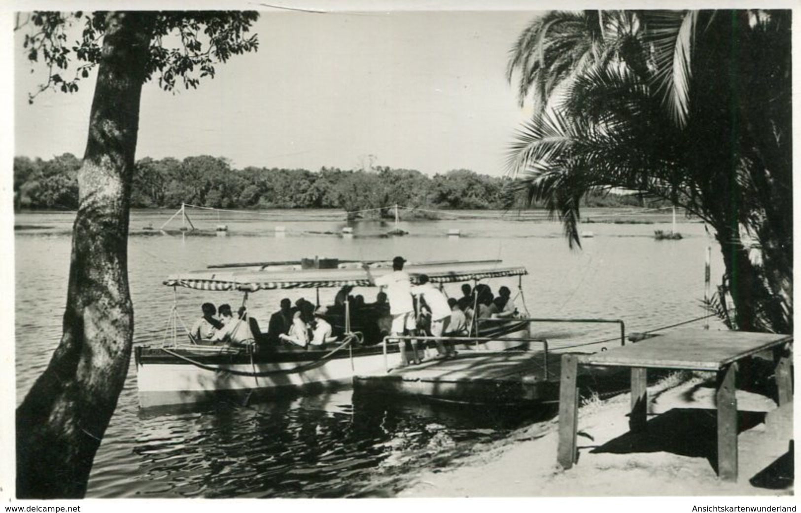 004328  One Of The Victoria Falls Hotel Launches On The Zambesi River - Simbabwe