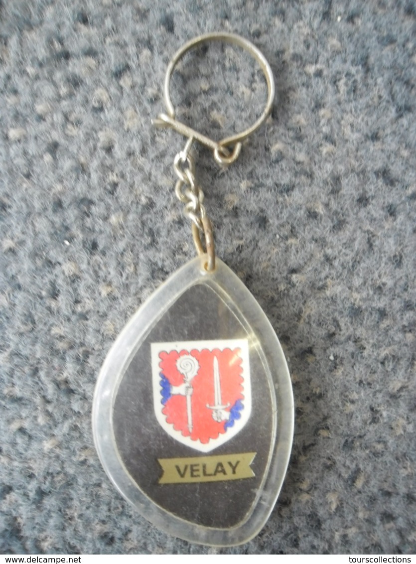 1 PORTE CLEFS Vers 1965 - BLASON VELAY (Le Puy) REGION FRANCE @ ARMOIRIE - PUB La Crotte Du Diable - Porte-clefs