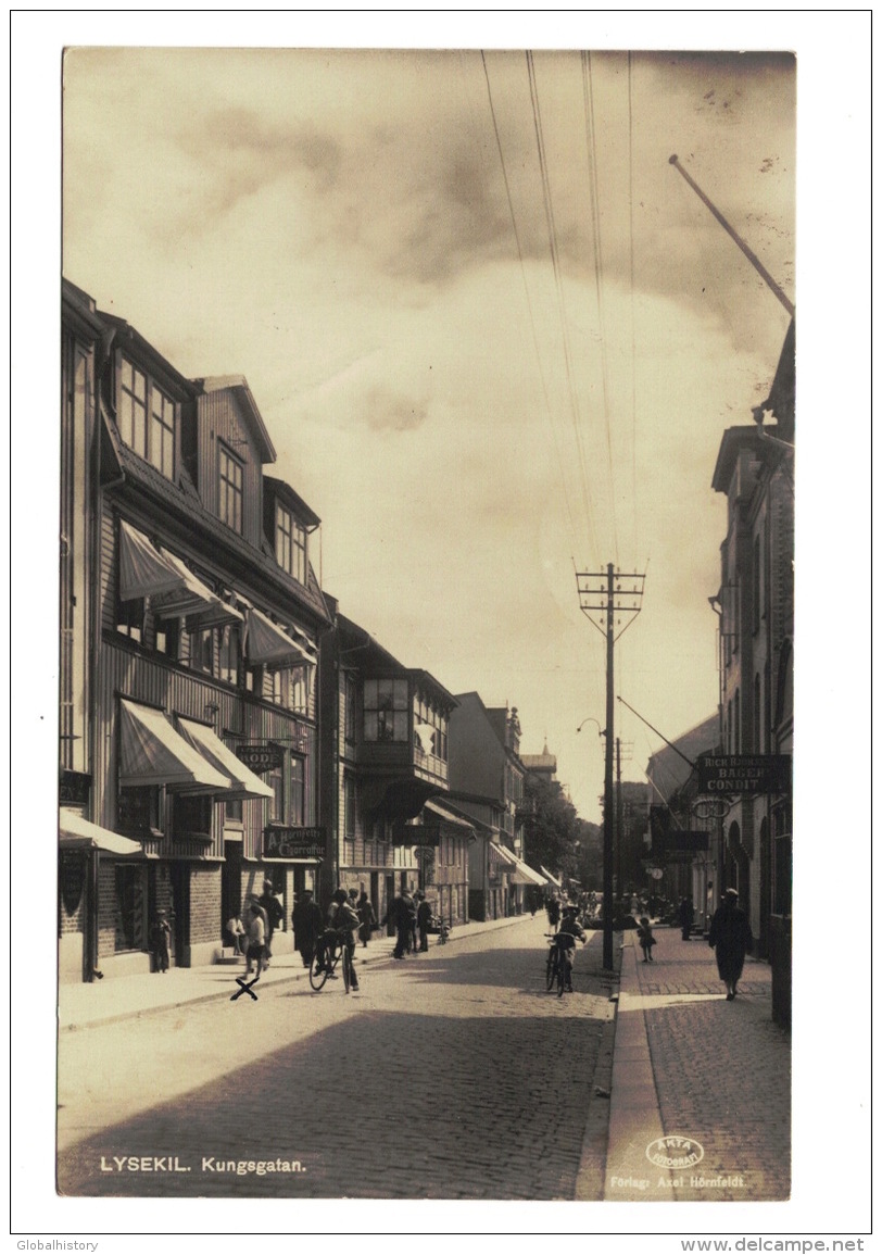 DE1232  SWEDEN  LYSEKIL  KUNGSGATAN STREET SCENE RPPC - Suède