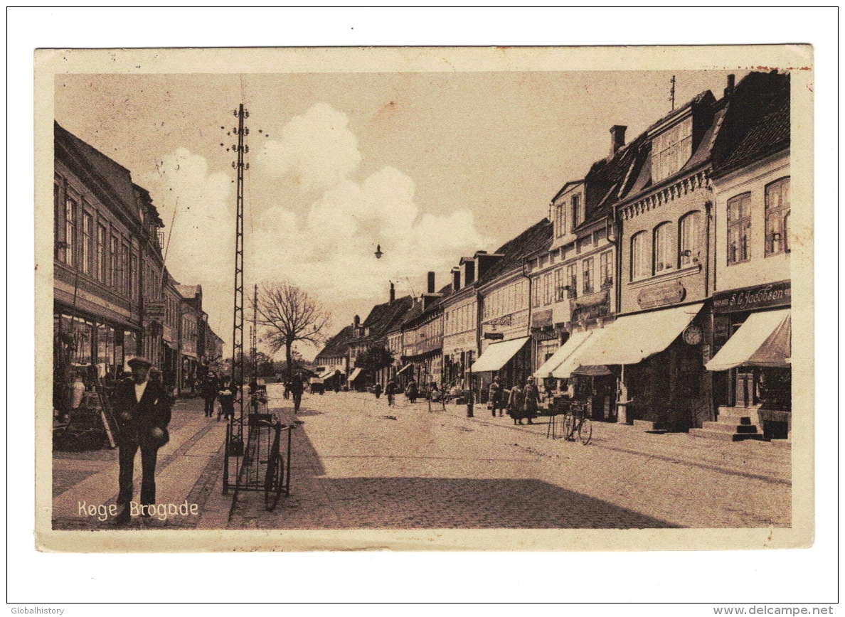 DE1202  DENMARK  KOGE BROGADE BUSY STREET SCENE   POSTCARD - Denemarken