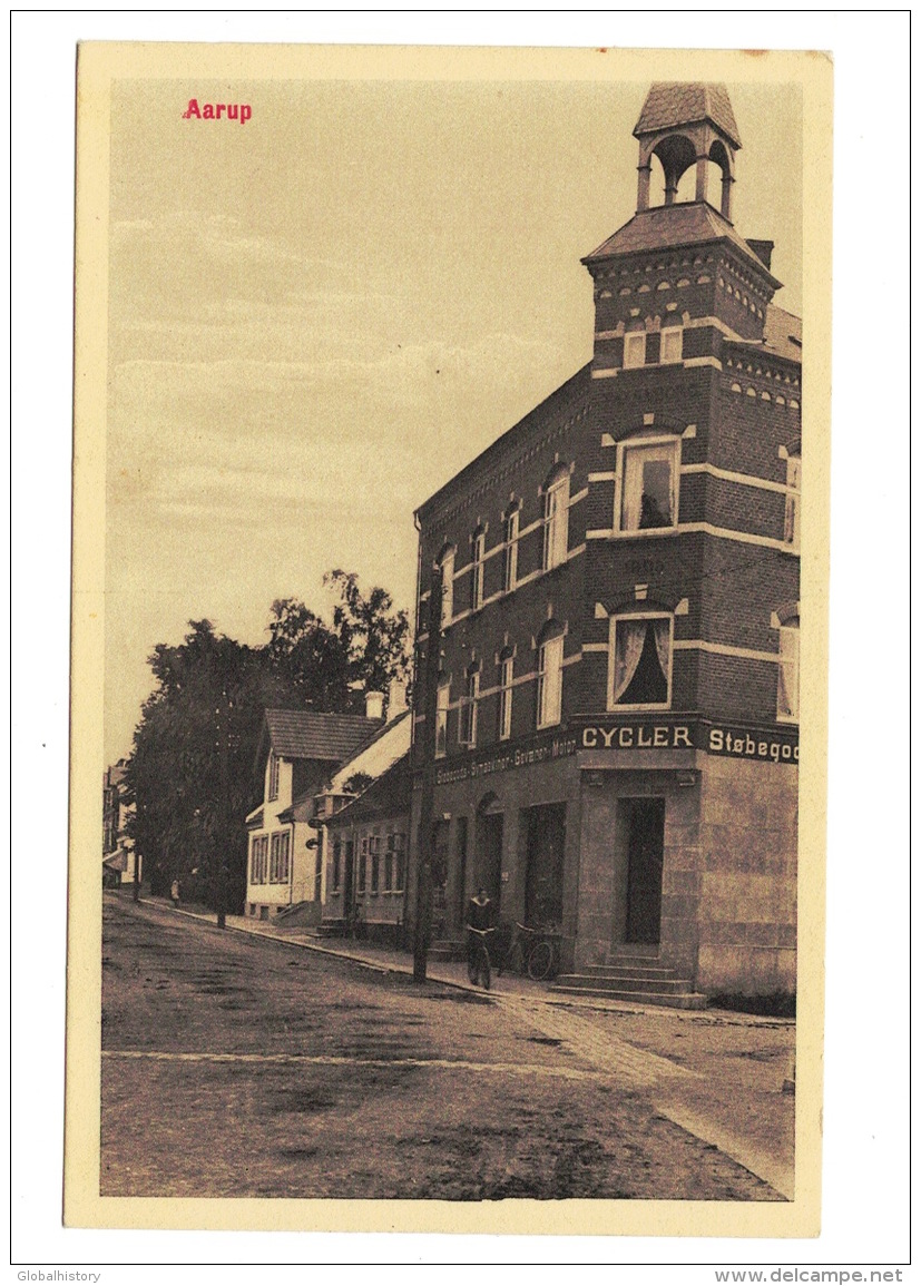 DE1212   DENMARK   AARUP  CYCLER MAN ON BIKE  POSTCARD - Denemarken