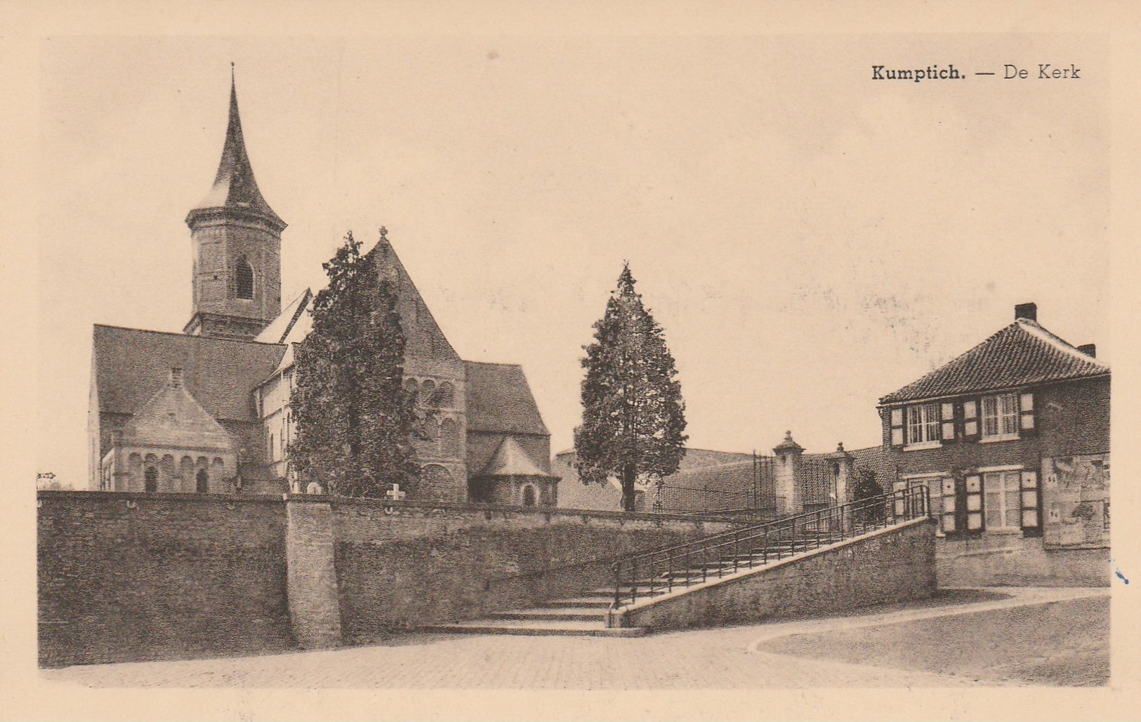 Kumtich ,( Hoegaarden , Tienen ) ,  De   Kerk - Tienen