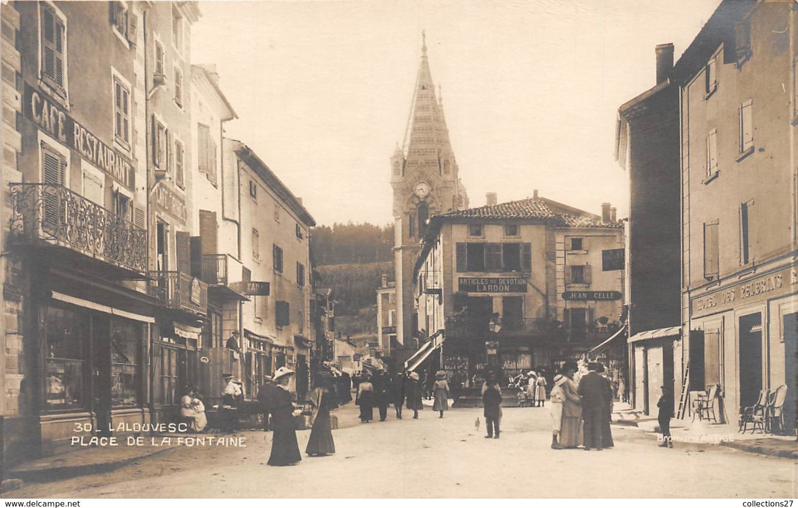 07-LALOUVESC- CARTE-PHOTO- PLACE DE LA FONTAINE - La Louvesc