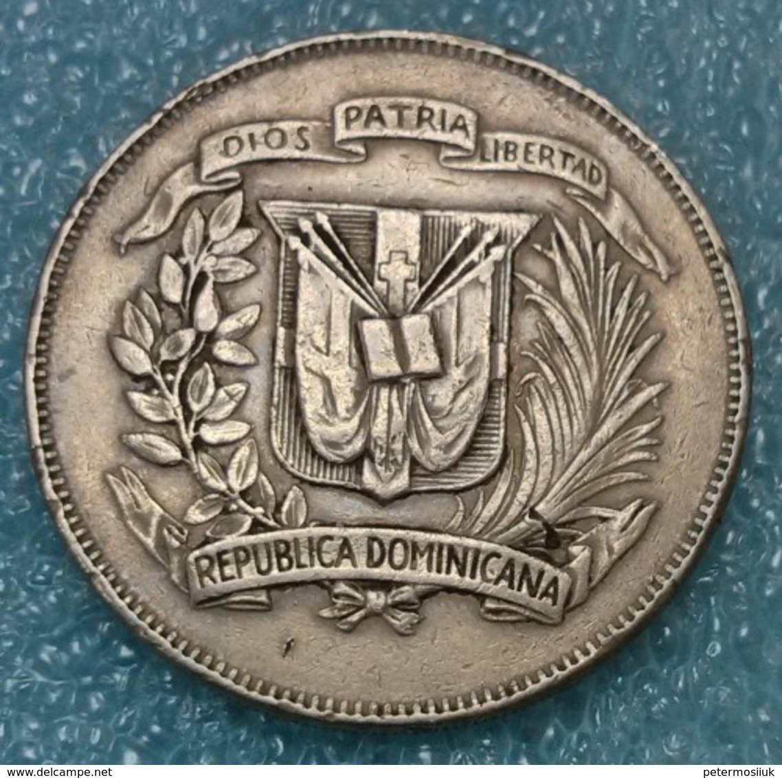 Dominican Republic ½ Peso, 1975 - Dominicana