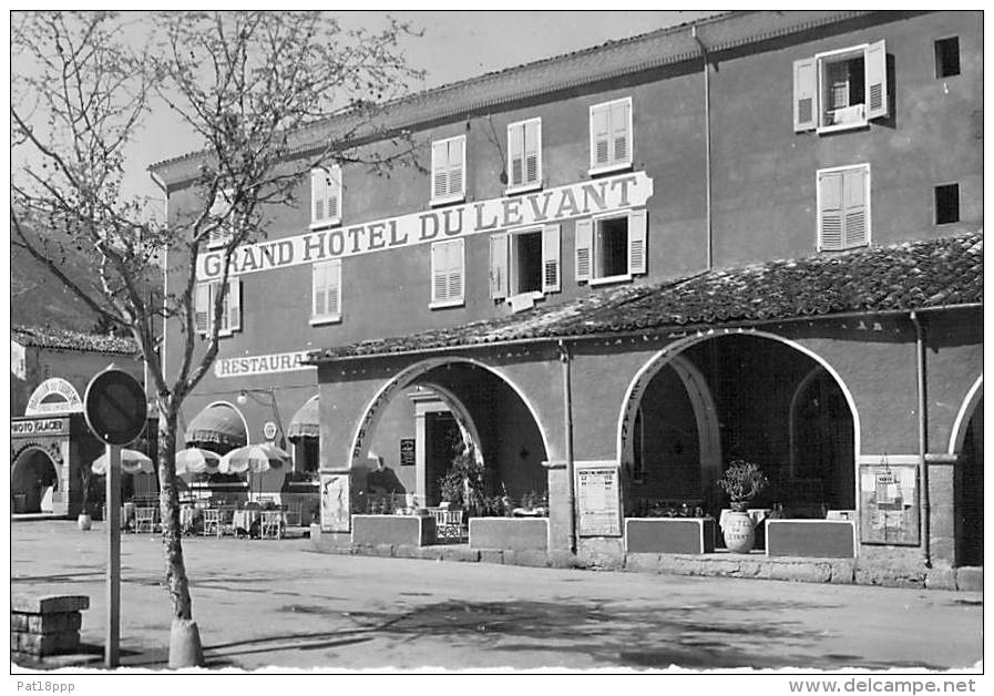 04 - CASTELLANE Le GRAND HOTEL DU LEVANT Bon Plan Extérieur - CPSM Dentelée Noir Blanc GF - Alpes Haute Provence - Castellane