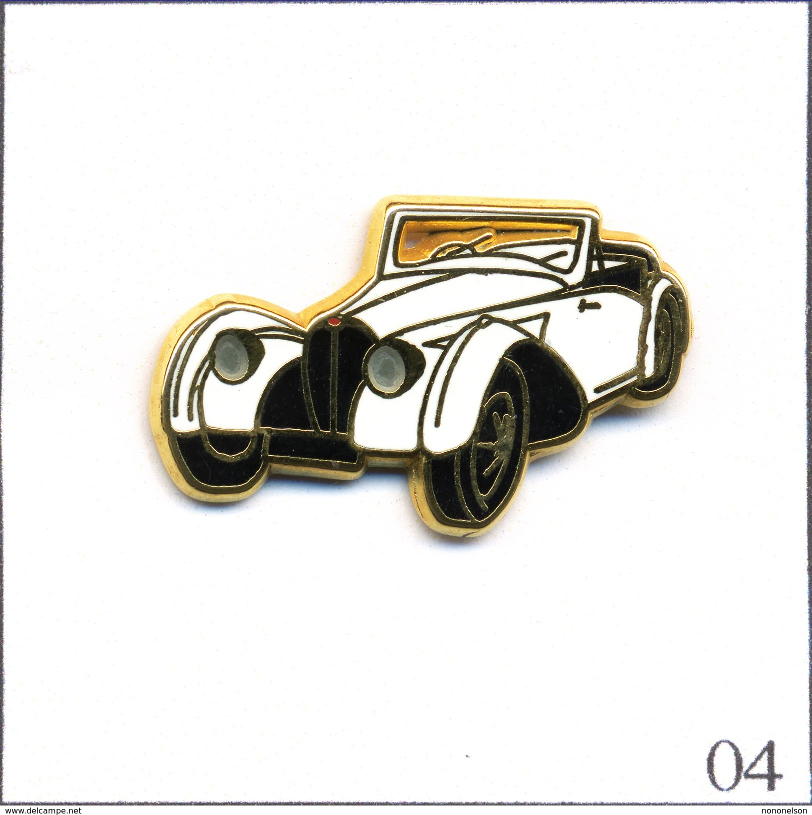 Pin's Automobile - Bugatti 57S Cabriolet 1937. Estampillé Ballard. Zamac. T510-04 - Autres & Non Classés