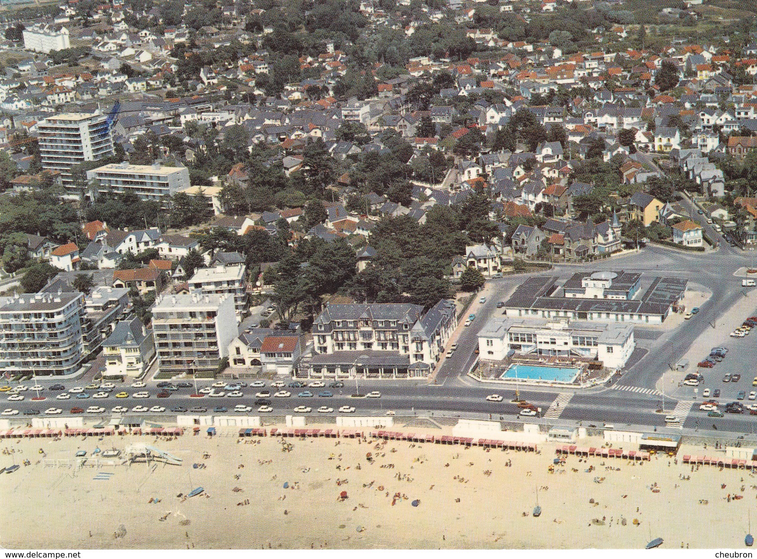 44. PORNICHET. VUE AÉRIENNE. LA PLAGE. ET LES OCEANIDES - Pornichet