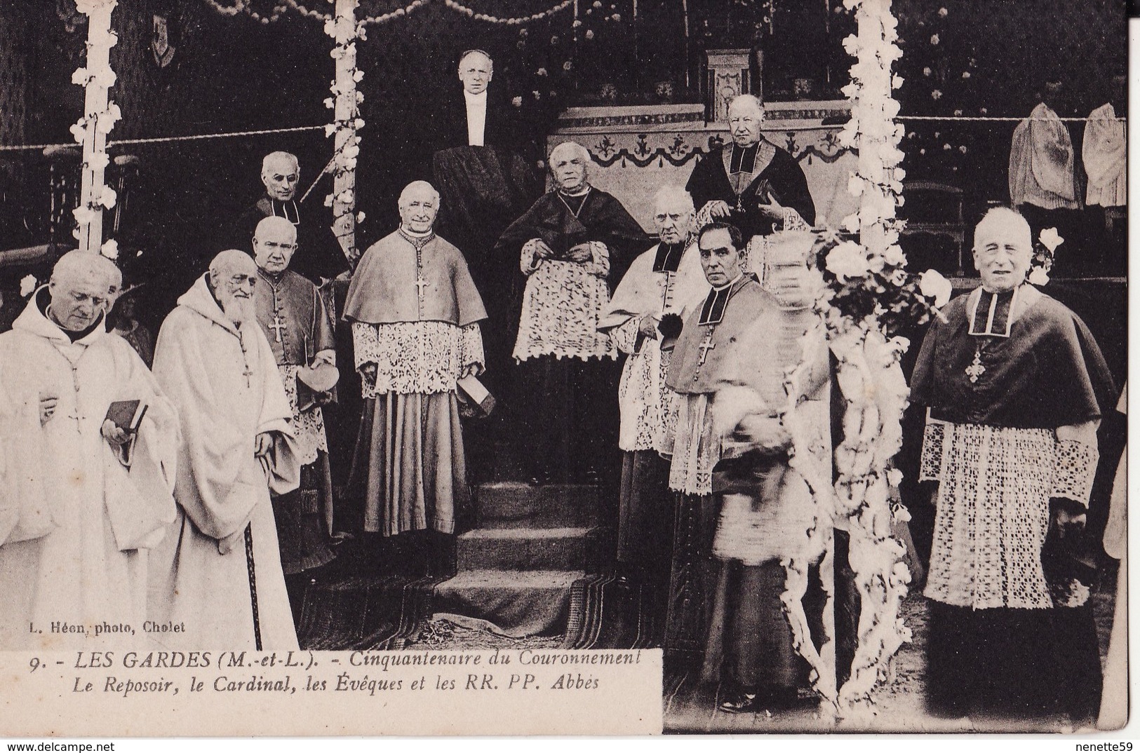 ( 49 ) LES GARDES -- Façade Du Sanctuaire Et Grande Rue Cinquantenaire Du Couronnement - Reposoir -  Cardinal + Evêques - Other & Unclassified