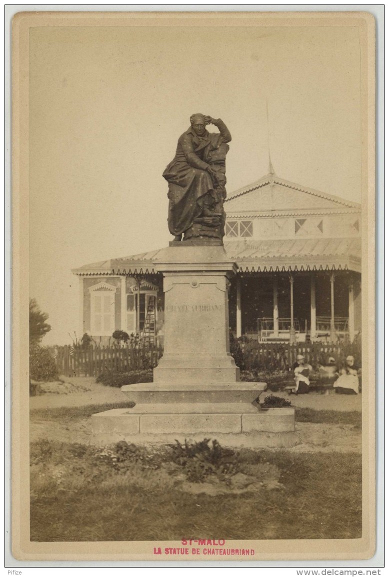 Cabinet 1870-80 Ernest Oblin à Saint-Malo . La Statue De Châteaubriand . - Anciennes (Av. 1900)