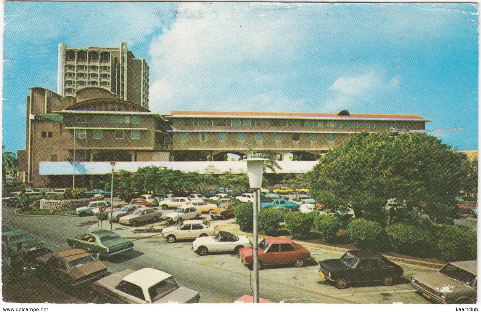 Hotel Curacao: DATSUN 1000, TOYOTA 1100 & 1200, MG MG-B, FORD FAIRLANE '64 & ESCORT, DODGE DART, PONTIAC - Piar Square - Toerisme